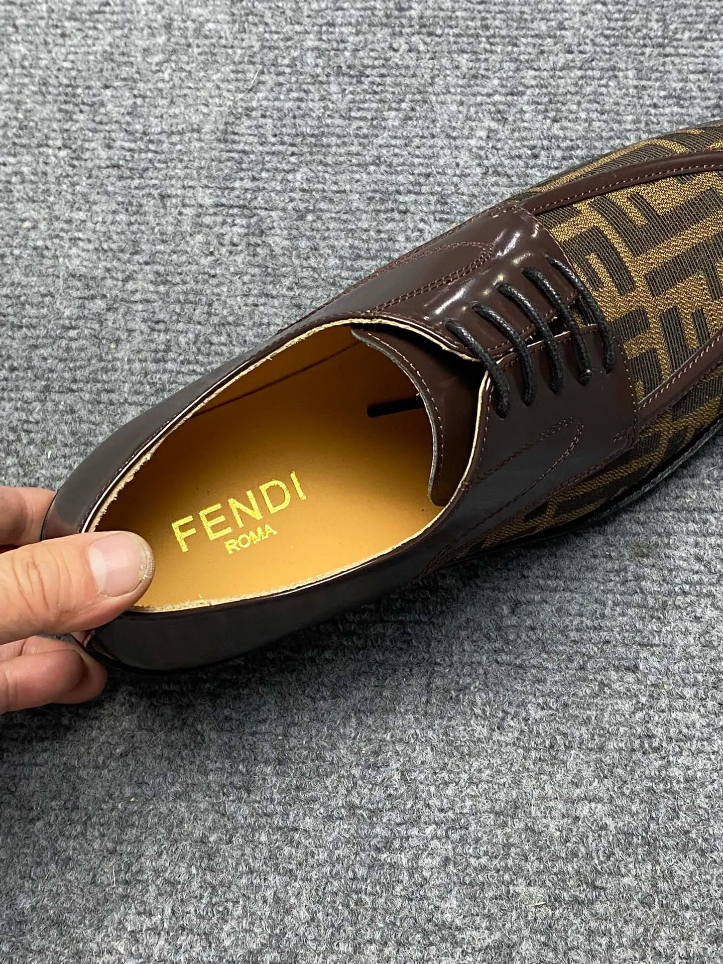 Factory price 960FENDI Fendi men's breathable and comfortable leather shoes. Original development. The leather outsole is made of leather. Counters copy one to one. Imported counter cowhide. Imported water dyes cattle. 38 to 44. (45.46. can be ordered. 47.